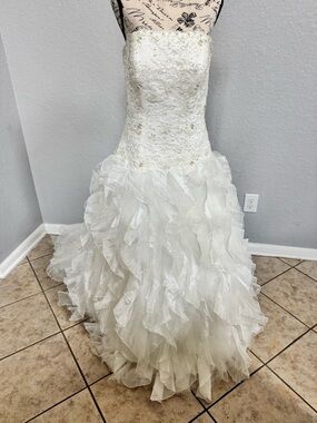 Monique Luo Ivory Ruffled Organza Bridal Gown size 12